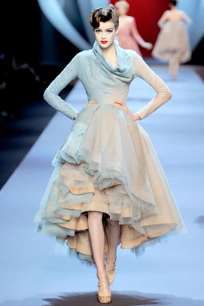 Look 19
